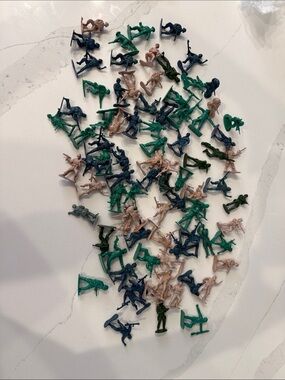 Bulk Small Plastic Army Men - Green, Navy, Tan